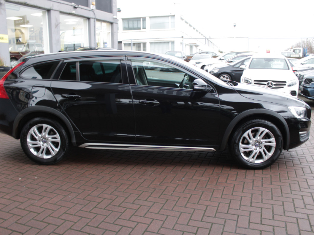 2016 Volvo V60 Cross Country