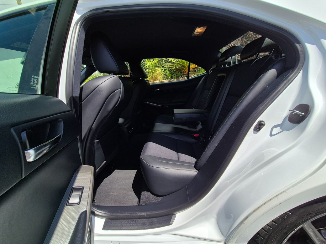 2015 Lexus IS 300h