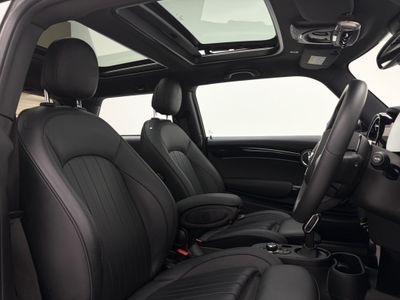 2023 Mini Hatch