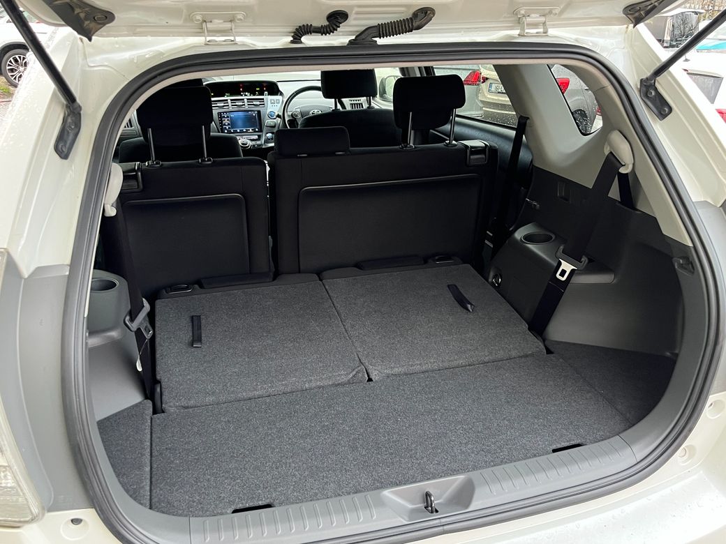 2014 Toyota Prius Alpha