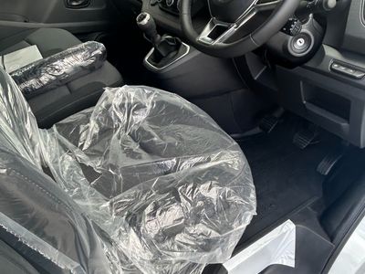 2025 Nissan Primastar