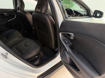 2017 Volvo V40