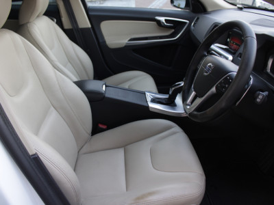 2016 Volvo V60 Cross Country