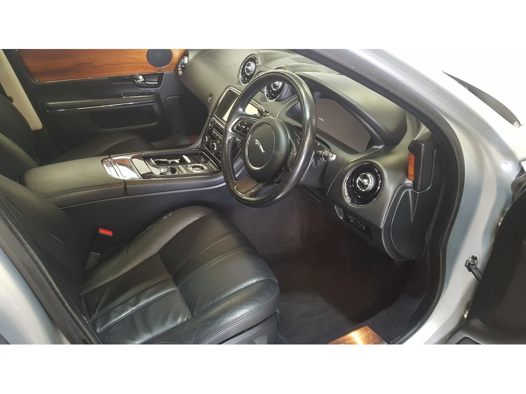 2010 Jaguar XJ