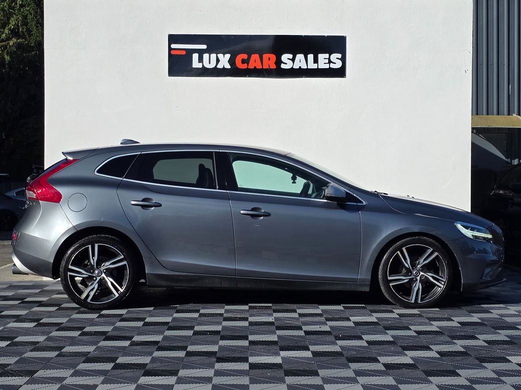 2017 Volvo V40