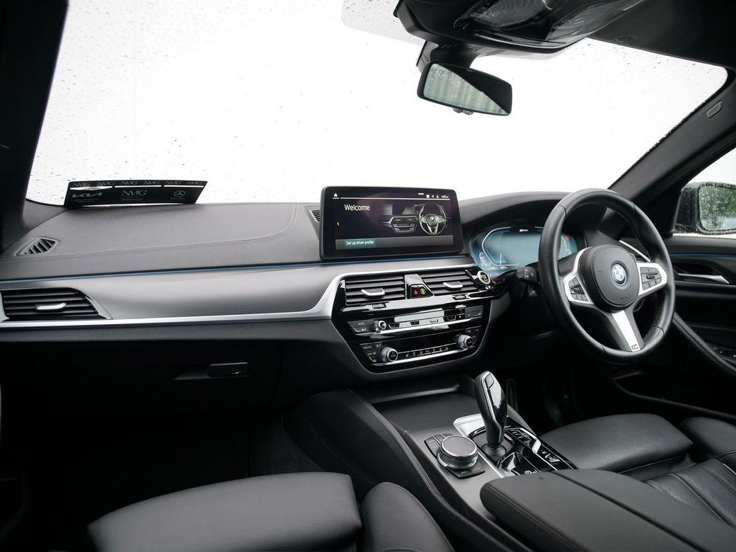 2022 BMW 530
