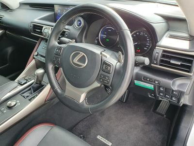 2018 Lexus IS 300h