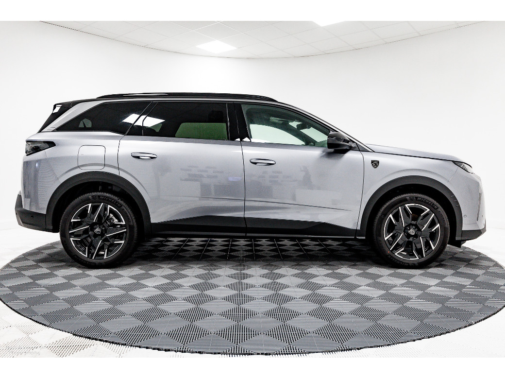 2025 Peugeot 5008