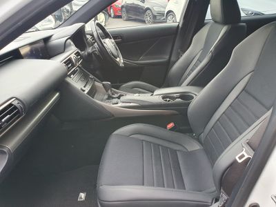 2017 Lexus IS 300h