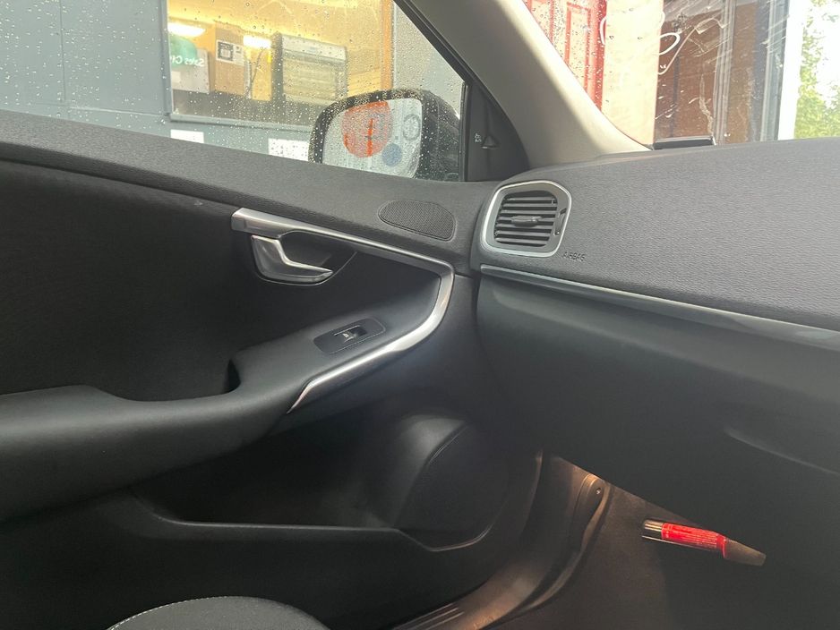 2015 Volvo V40