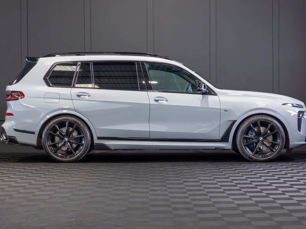 2023 BMW X7