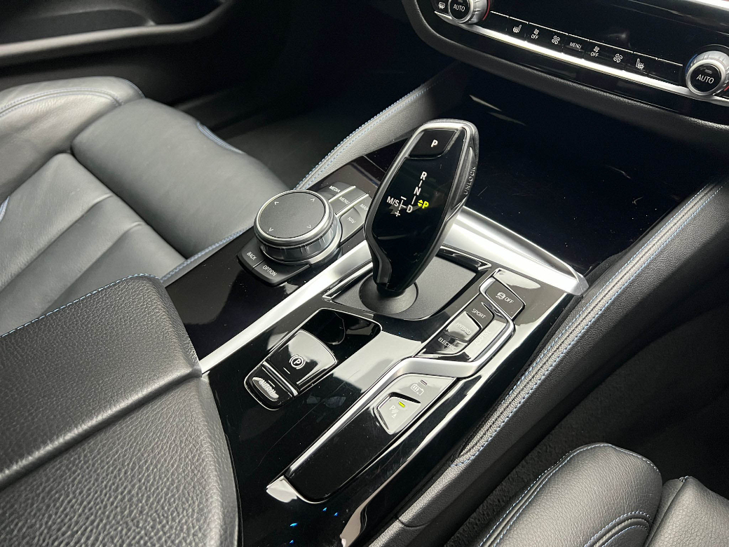 2021 BMW 530