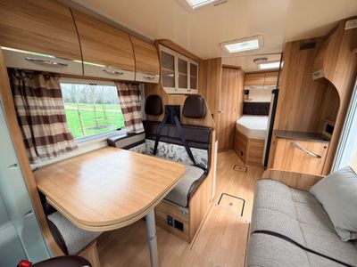 2016 BAILEY APPROACH  AUTOGRAPH 745 R.H.D LOW PROFILE 