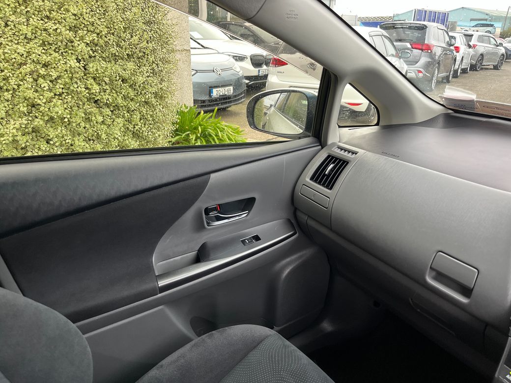 2014 Toyota Prius Alpha