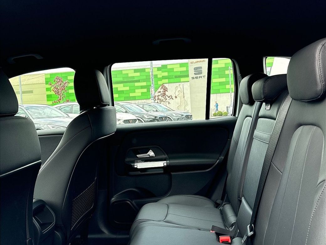 2025 Mercedes-Benz GLB Class