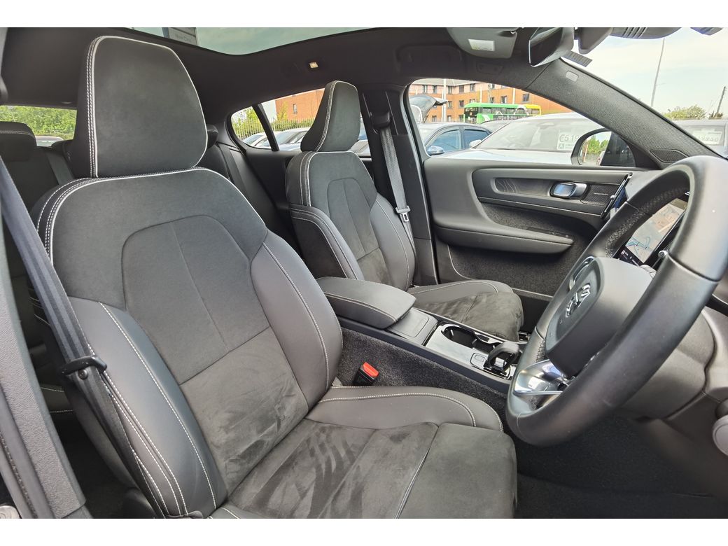2022 Volvo C40