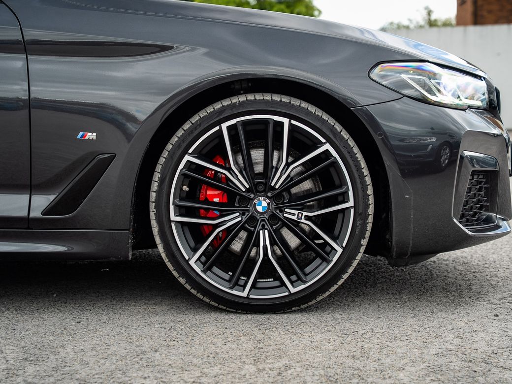 2023 BMW 520