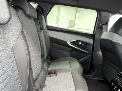 2025 Peugeot 5008