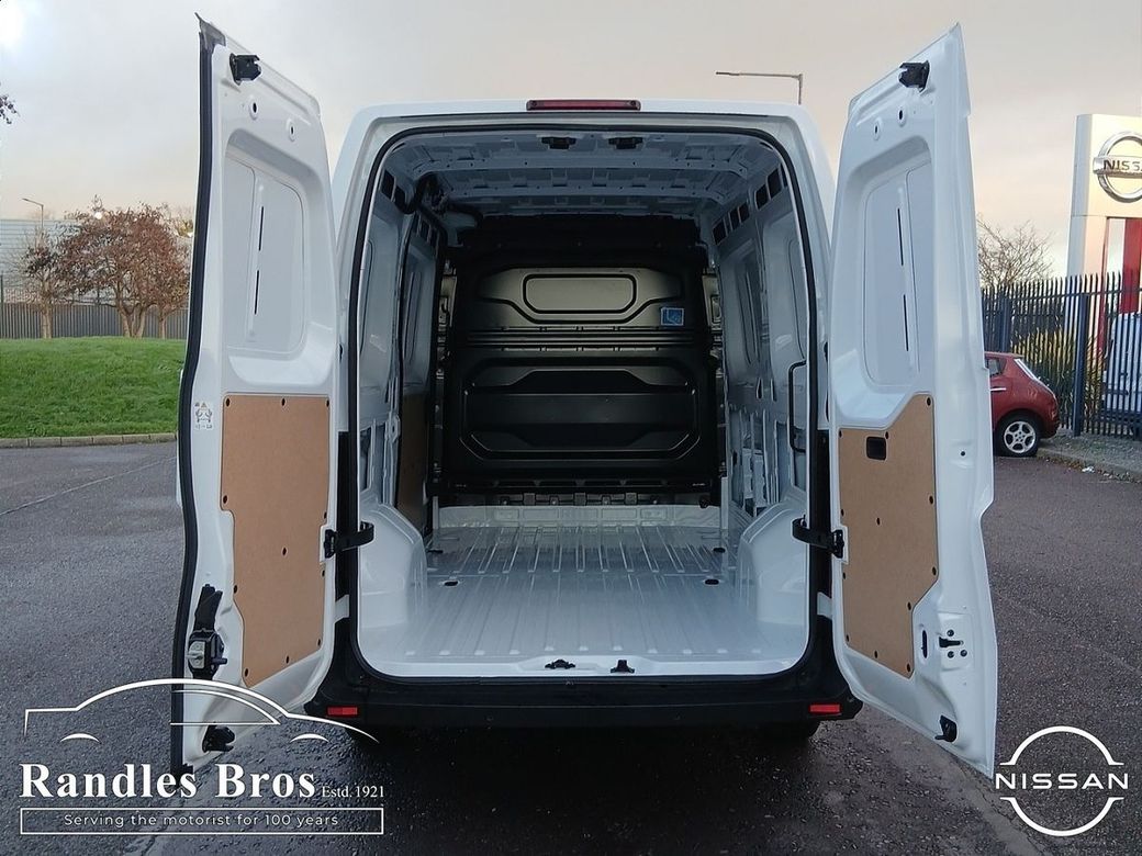 2025 Nissan Interstar