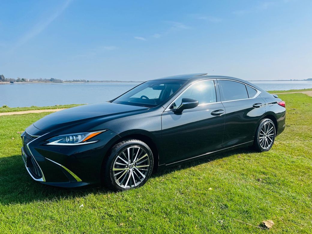 2023 Lexus ES 300h