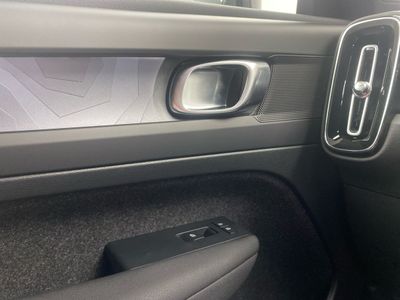 2025 Volvo XC40