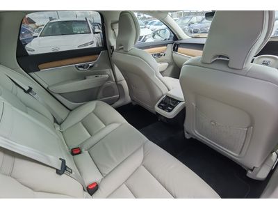 2021 Volvo V90