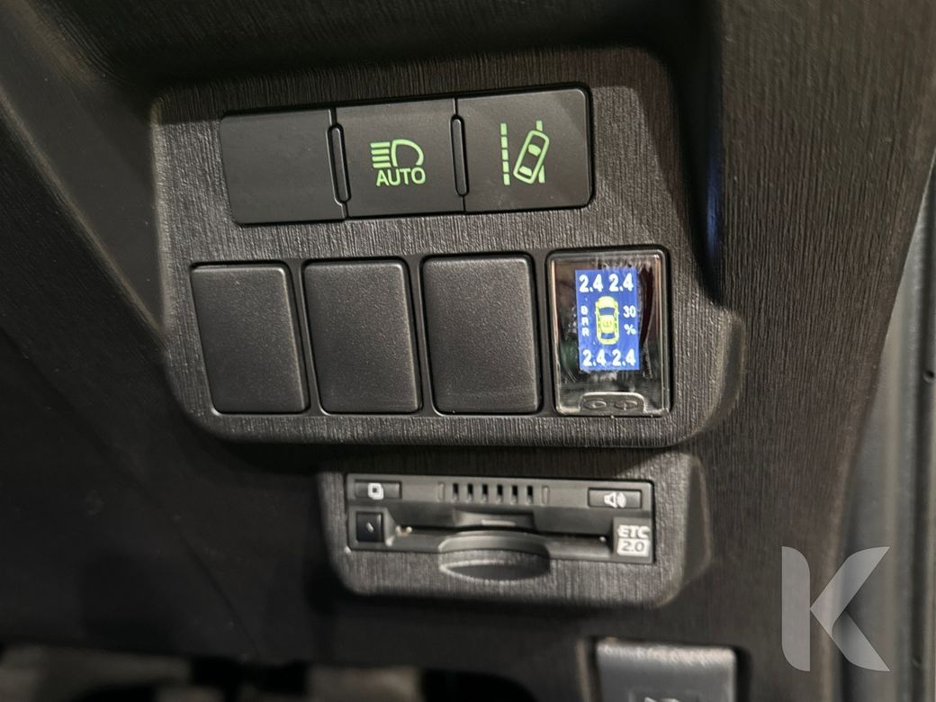 2020 Toyota Prius Alpha