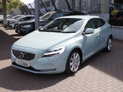 2017 Volvo V40