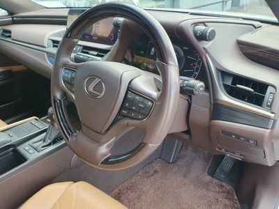 2020 Lexus ES 300h