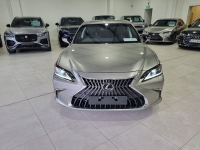 2023 Lexus ES 300h