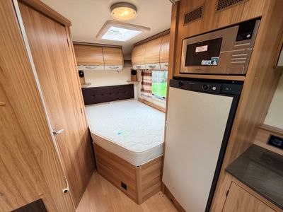 2016 BAILEY APPROACH  AUTOGRAPH 745 R.H.D LOW PROFILE 