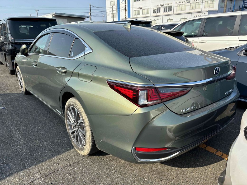2021 Lexus ES 300h