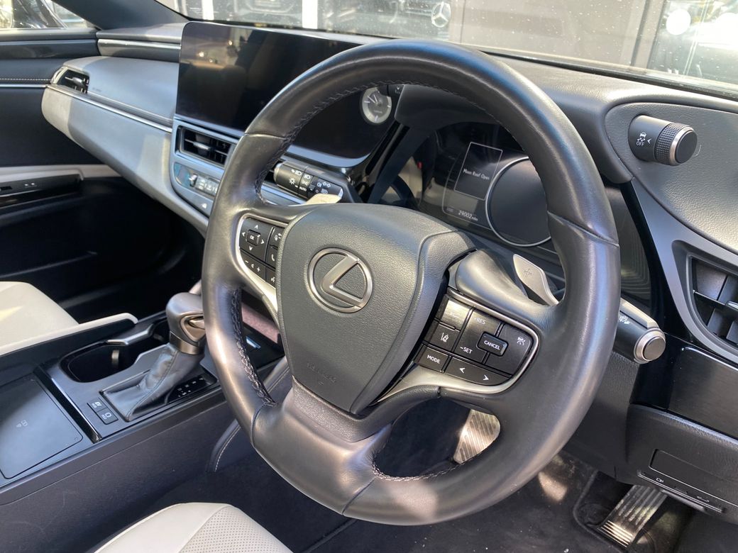 2023 Lexus ES 300h