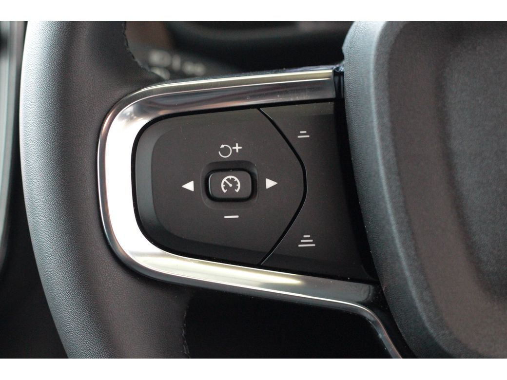 2023 Volvo XC40