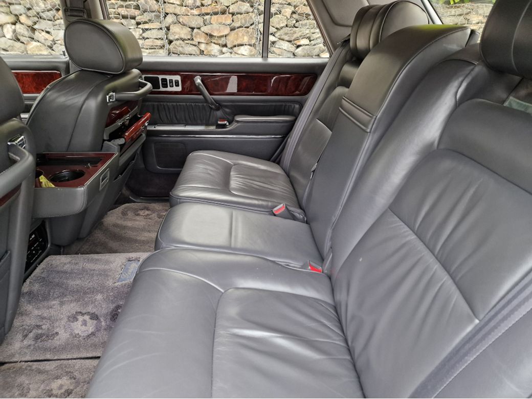 2000 Toyota Century