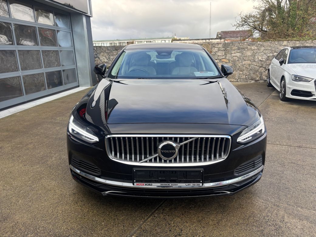 2022 Volvo S90