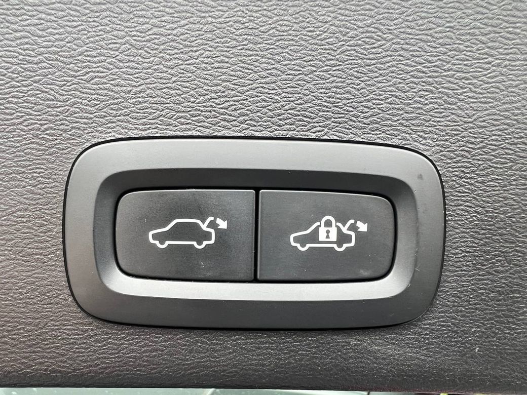 2023 Volvo XC40