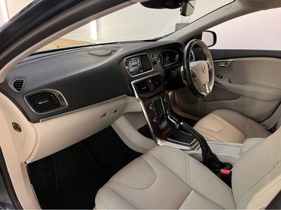 2017 Volvo V40