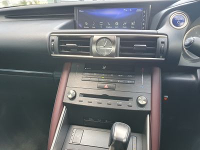 2019 Lexus IS 300h