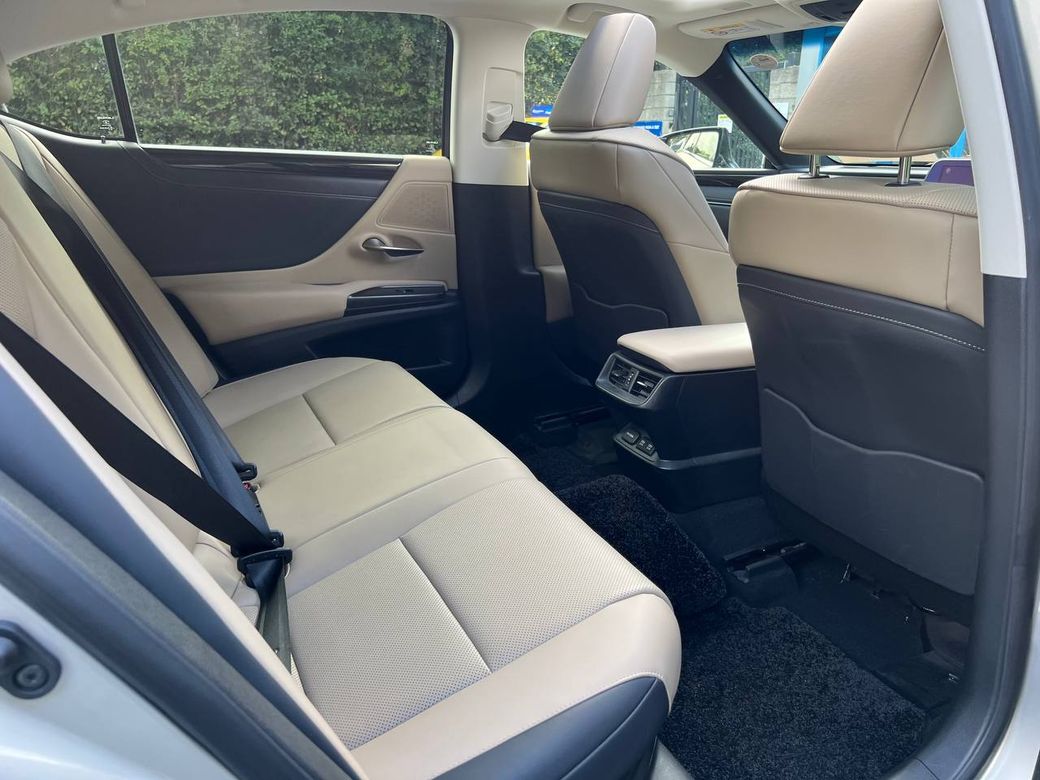 2021 Lexus ES 300h