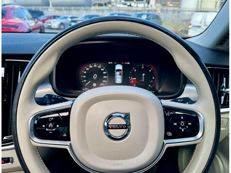 2021 Volvo S90