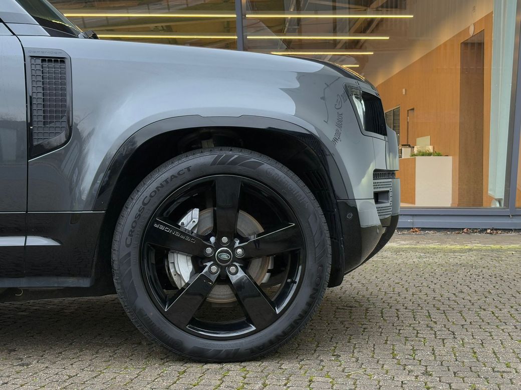 2025 Land Rover Defender