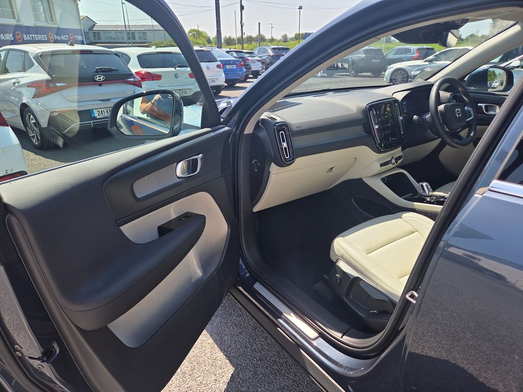 2022 Volvo XC40