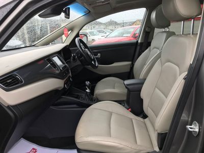 2017 Kia Carens
