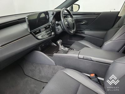 2022 Lexus ES 300h