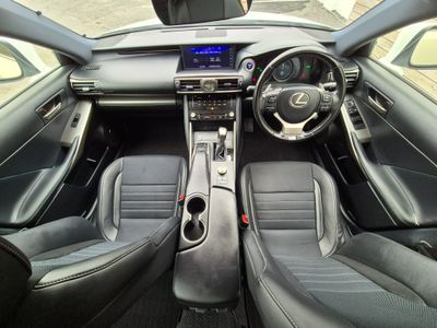 2017 Lexus IS 300h