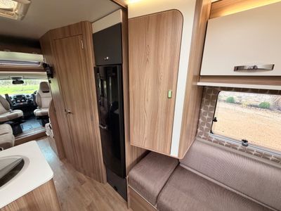 2017 SWIFT  CHAMPAGNE 685 LOW PROFILE R.H.D 