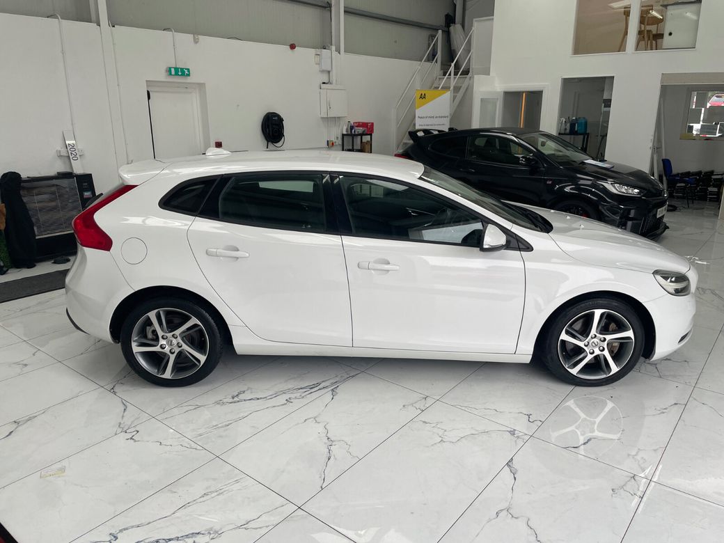 2017 Volvo V40