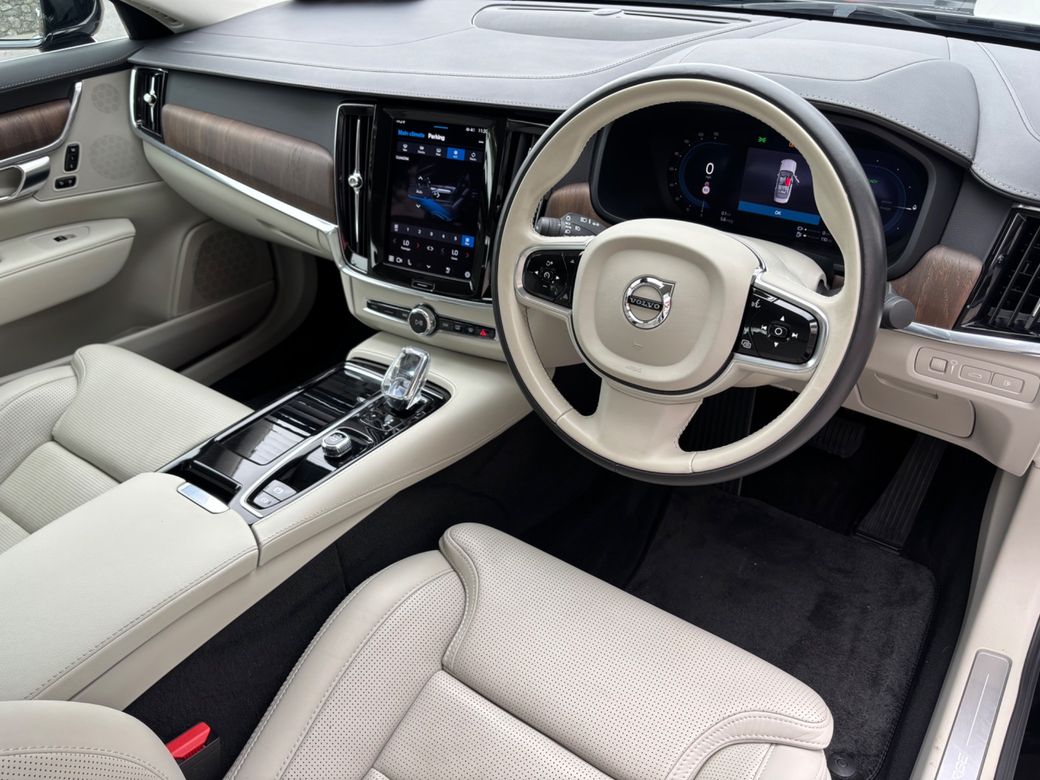 2022 Volvo S90