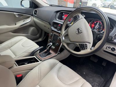 2018 Volvo V40